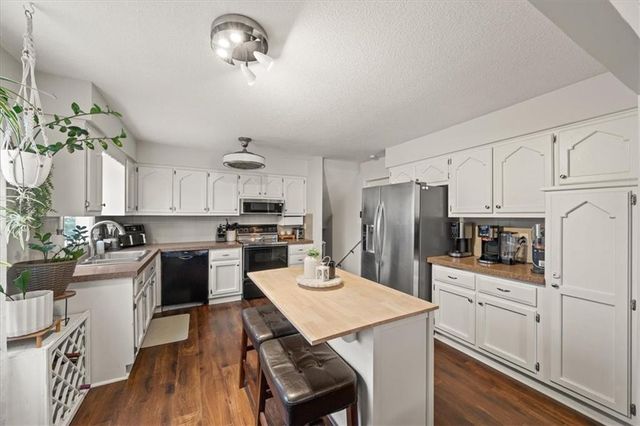 9105 England Street, Overland Park, KS 66212