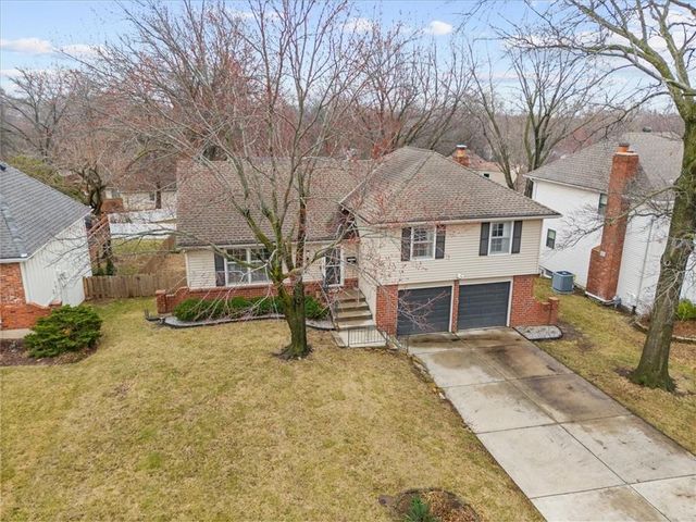 9105 England Street, Overland Park, KS 66212