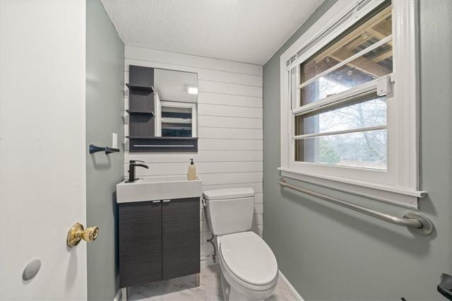 9105 England Street, Overland Park, KS 66212