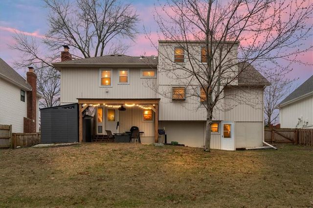 9105 England Street, Overland Park, KS 66212