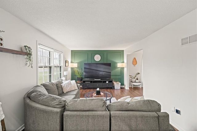 9105 England Street, Overland Park, KS 66212