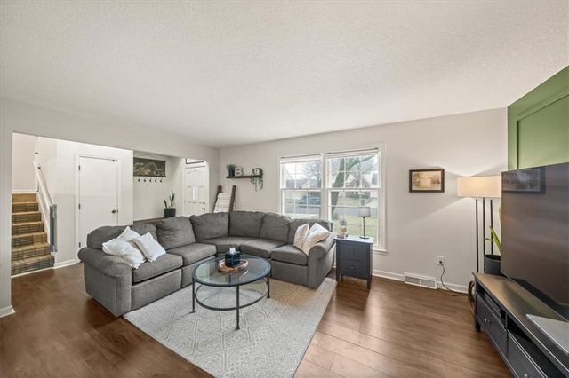 9105 England Street, Overland Park, KS 66212