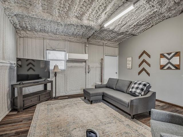 407 Burntwood Dr, Tuttle, OK 73089