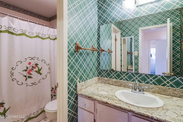 2408 Sunkist Country Club Road, Biloxi, MS 39532