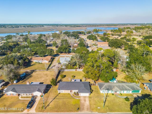 2408 Sunkist Country Club Road, Biloxi, MS 39532