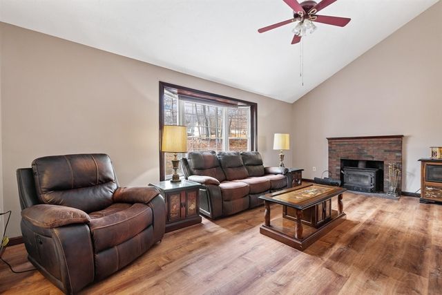 213 Henshaw St, Leicester, MA 01524