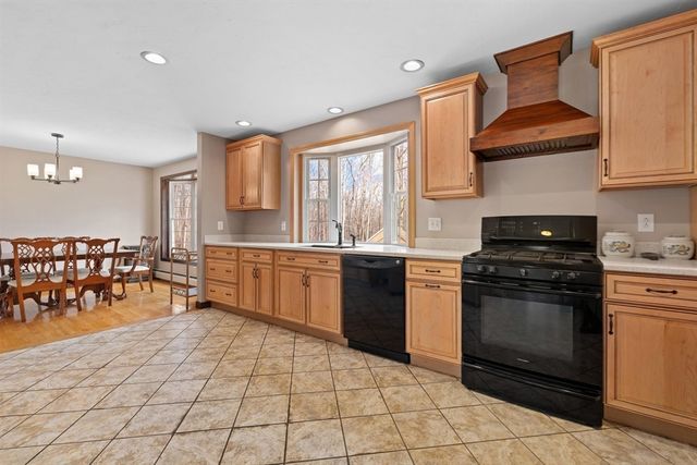 213 Henshaw St, Leicester, MA 01524