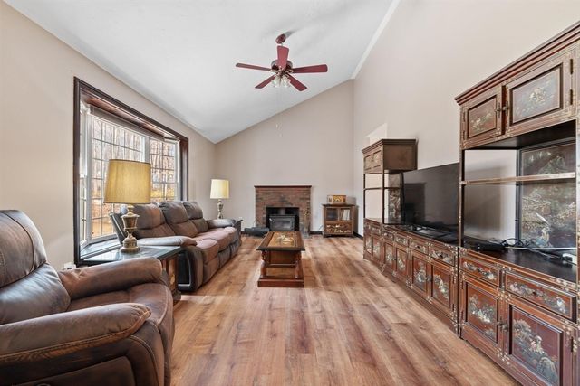 213 Henshaw St, Leicester, MA 01524