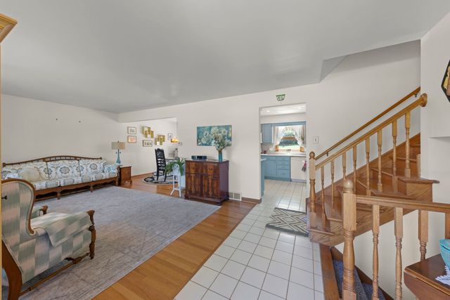 16401 Leslie Ann Drive, Tinley Park, IL 60477