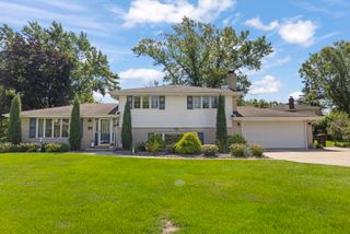 16401 Leslie Ann Drive, Tinley Park, IL 60477
