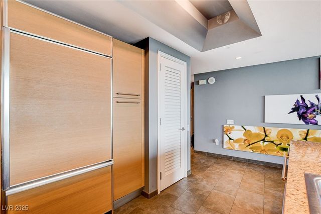 322 Karen Avenue 401, Las Vegas, NV 89109