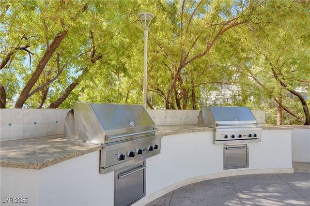 322 Karen Avenue 401, Las Vegas, NV 89109