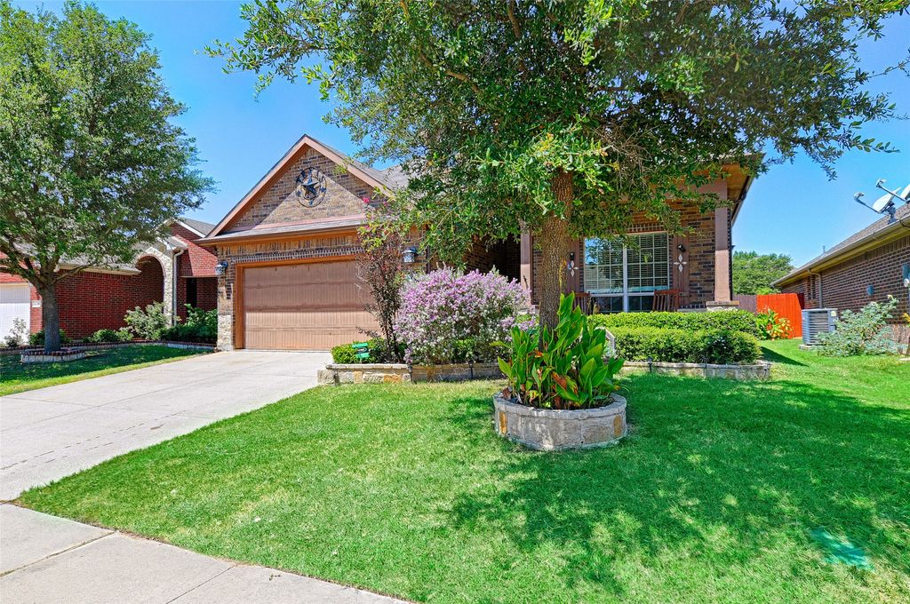 13149 Red Robin Drive, Fort Worth, TX 76244