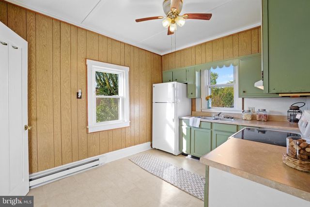 111 S HIGH STREET, Edinburg, VA 22824