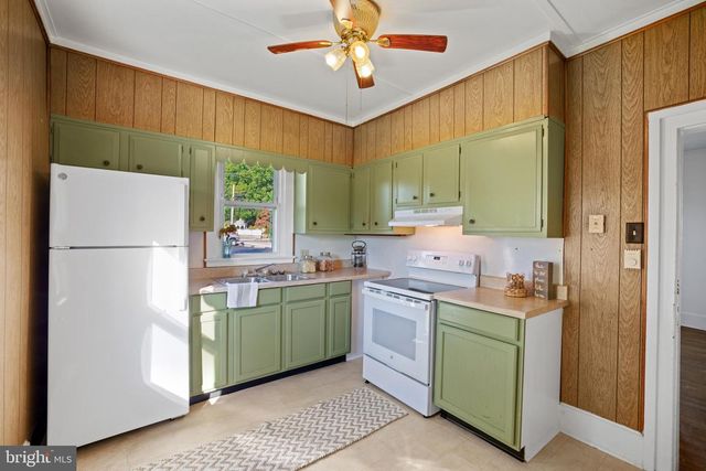 111 S HIGH STREET, Edinburg, VA 22824