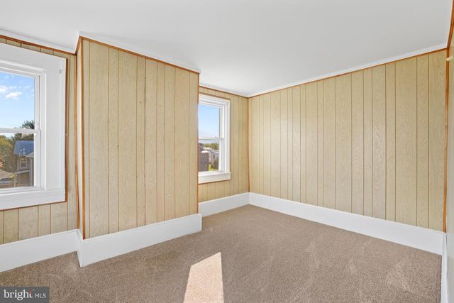 111 S HIGH STREET, Edinburg, VA 22824