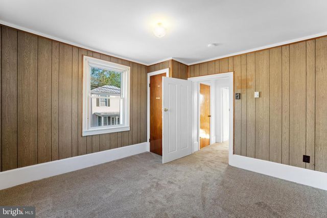 111 S HIGH STREET, Edinburg, VA 22824