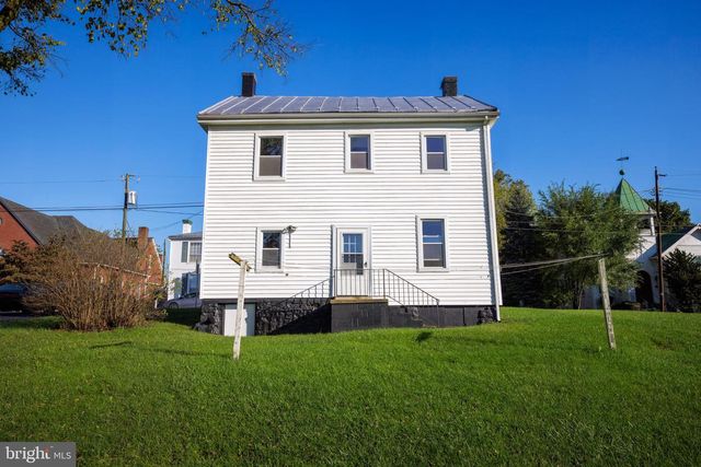 111 S HIGH STREET, Edinburg, VA 22824