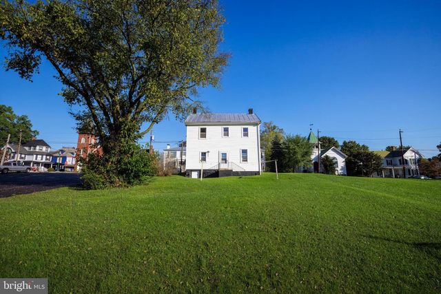 111 S HIGH STREET, Edinburg, VA 22824