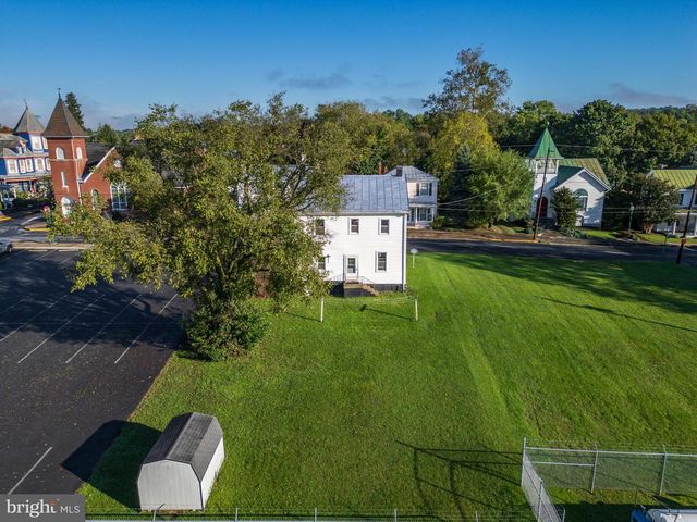 111 S HIGH STREET, Edinburg, VA 22824