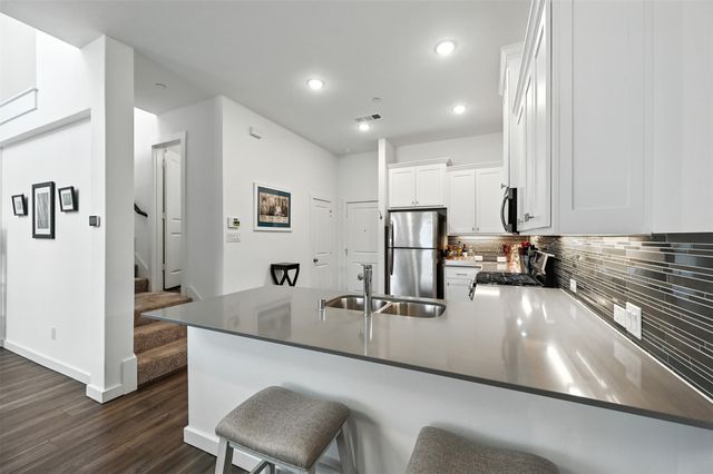 6489 Iron Horse Boulevard, North Richland Hills, TX 76180