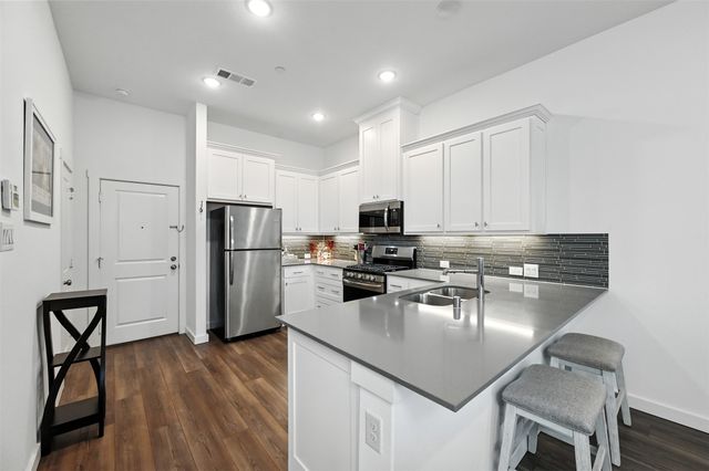 6489 Iron Horse Boulevard, North Richland Hills, TX 76180