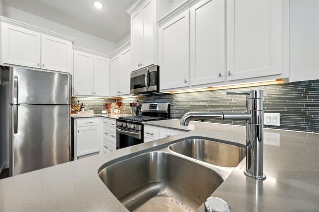 6489 Iron Horse Boulevard, North Richland Hills, TX 76180