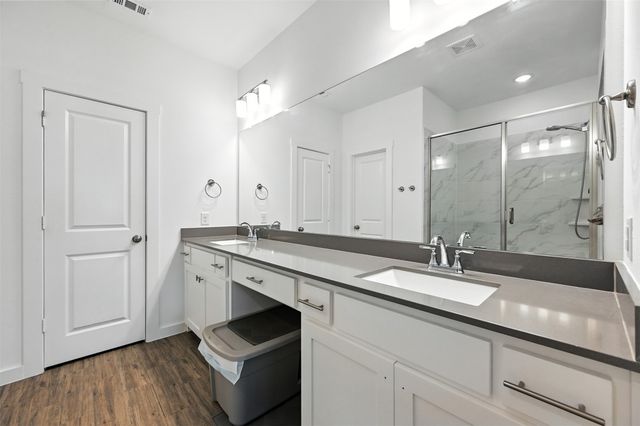 6489 Iron Horse Boulevard, North Richland Hills, TX 76180