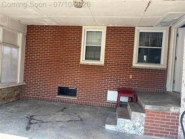 17588 Quarry Street, Riverview, MI 48193