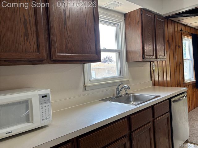 17588 Quarry Street, Riverview, MI 48193