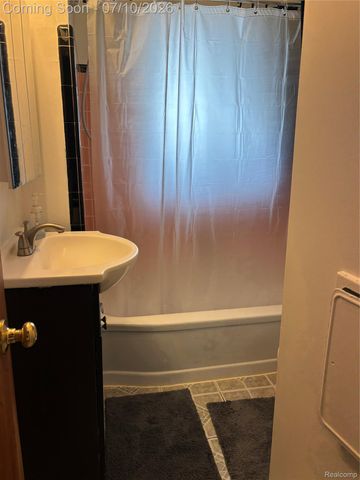17588 Quarry Street, Riverview, MI 48193