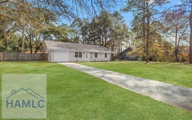 1076 Live Oak Drive, Hinesville, GA 31310