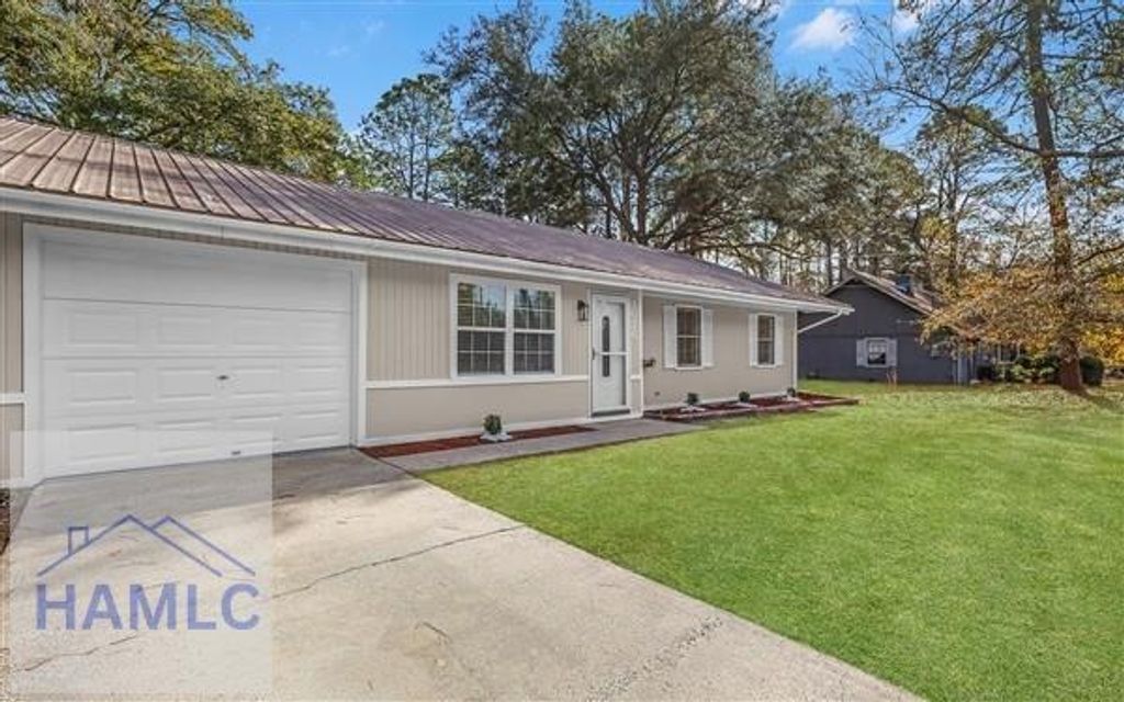 1076 Live Oak Drive, Hinesville, GA 31310