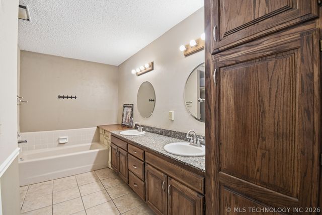 8304 S 4th Street, Broken Arrow, OK 74011