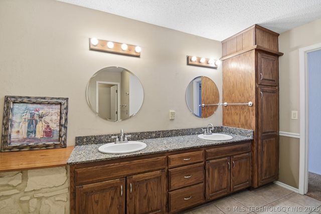 8304 S 4th Street, Broken Arrow, OK 74011