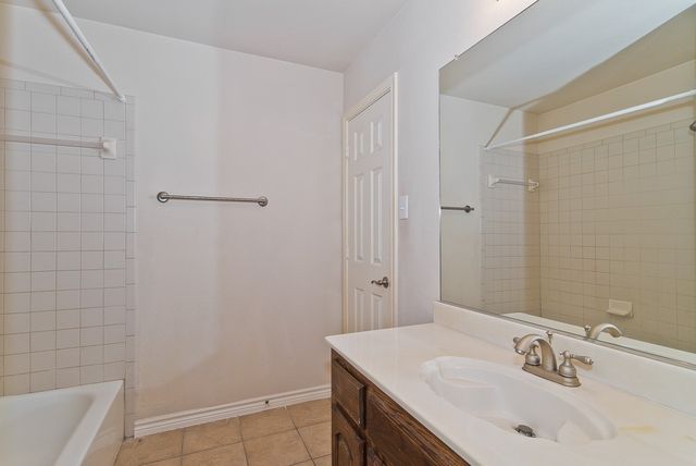 1736 Blue Stream Drive, Desoto, TX 75115