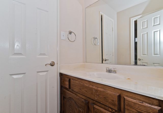 1736 Blue Stream Drive, Desoto, TX 75115