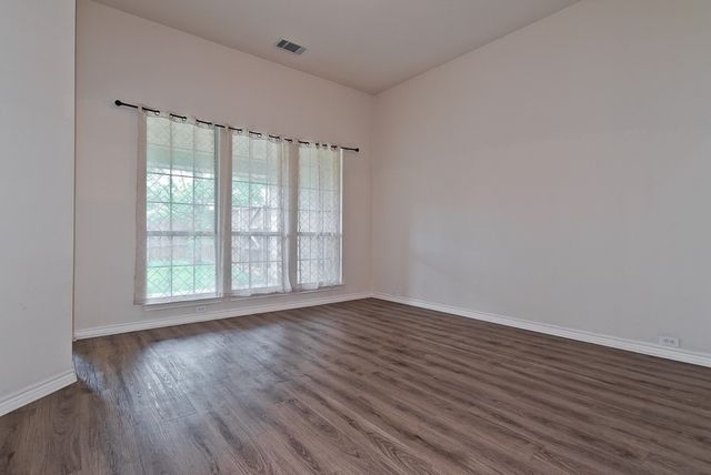 1736 Blue Stream Drive, Desoto, TX 75115
