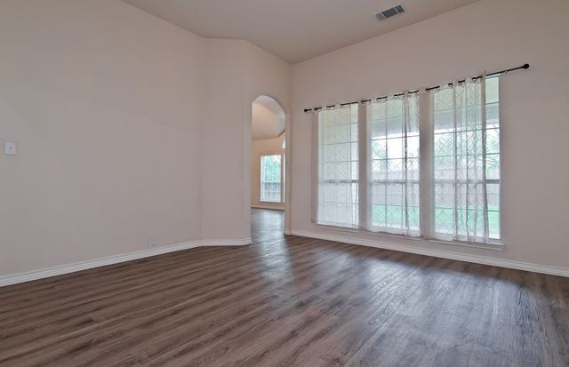 1736 Blue Stream Drive, Desoto, TX 75115