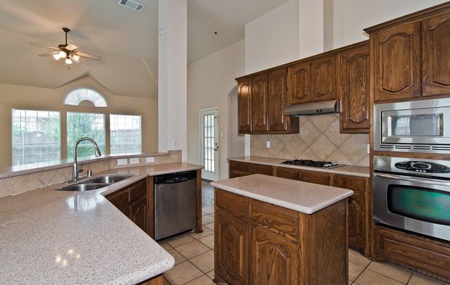 1736 Blue Stream Drive, Desoto, TX 75115