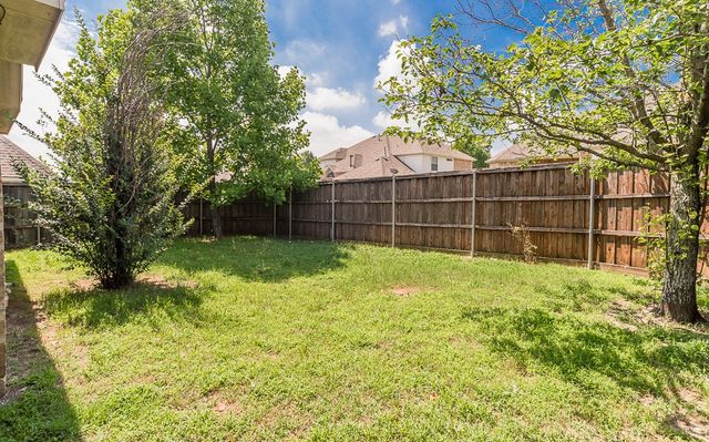 1736 Blue Stream Drive, Desoto, TX 75115
