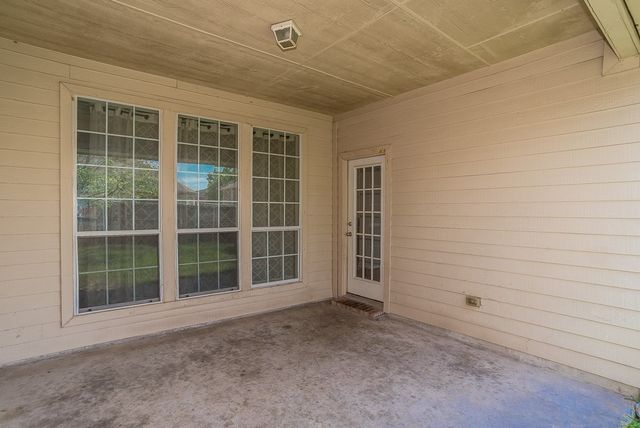 1736 Blue Stream Drive, Desoto, TX 75115