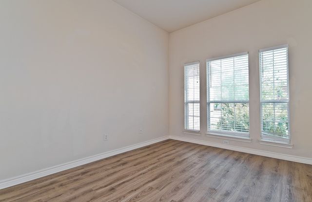 1736 Blue Stream Drive, Desoto, TX 75115