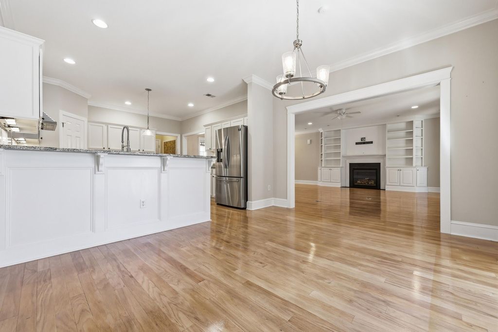 Image 13 of property listing at 2384 Bergeron Way, Mount Pleasant, SC 29466