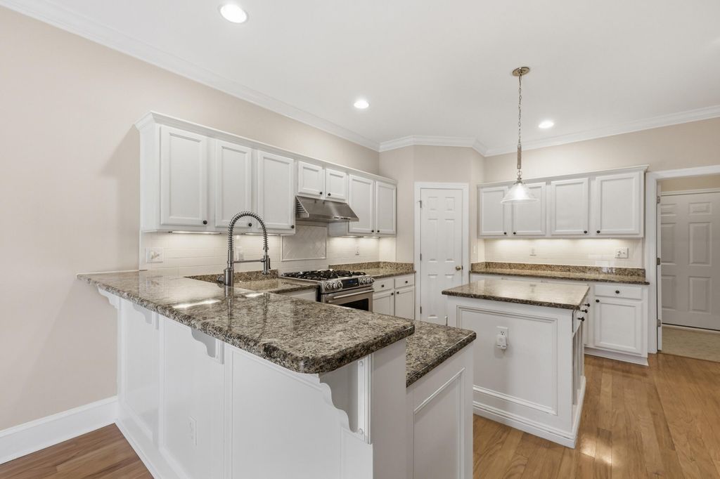 Image 14 of property listing at 2384 Bergeron Way, Mount Pleasant, SC 29466