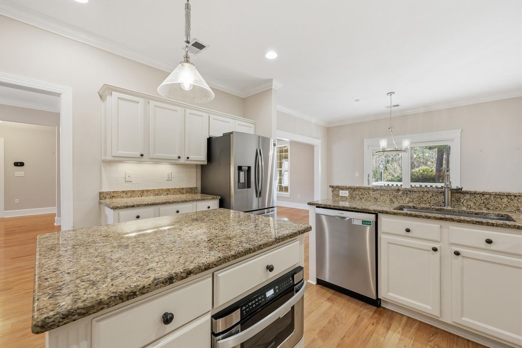 Image 15 of property listing at 2384 Bergeron Way, Mount Pleasant, SC 29466