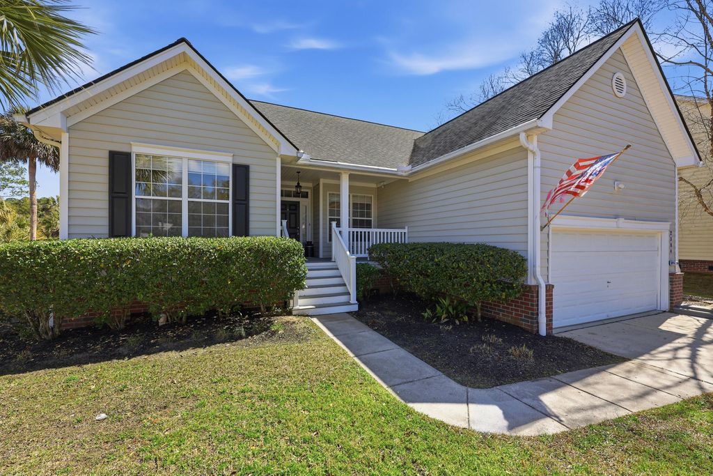 Image 2 of property listing at 2384 Bergeron Way, Mount Pleasant, SC 29466
