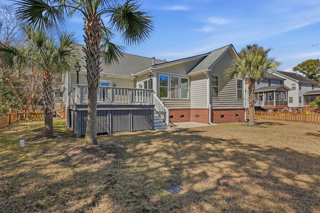Image 32 of property listing at 2384 Bergeron Way, Mount Pleasant, SC 29466