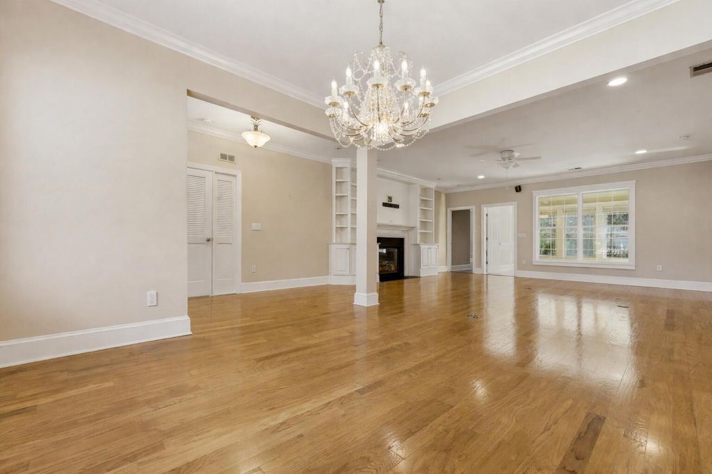 Image 6 of property listing at 2384 Bergeron Way, Mount Pleasant, SC 29466