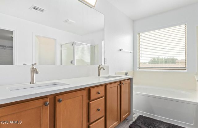 33002 N PEBBLE CREEK Drive, San Tan Valley, AZ 85143